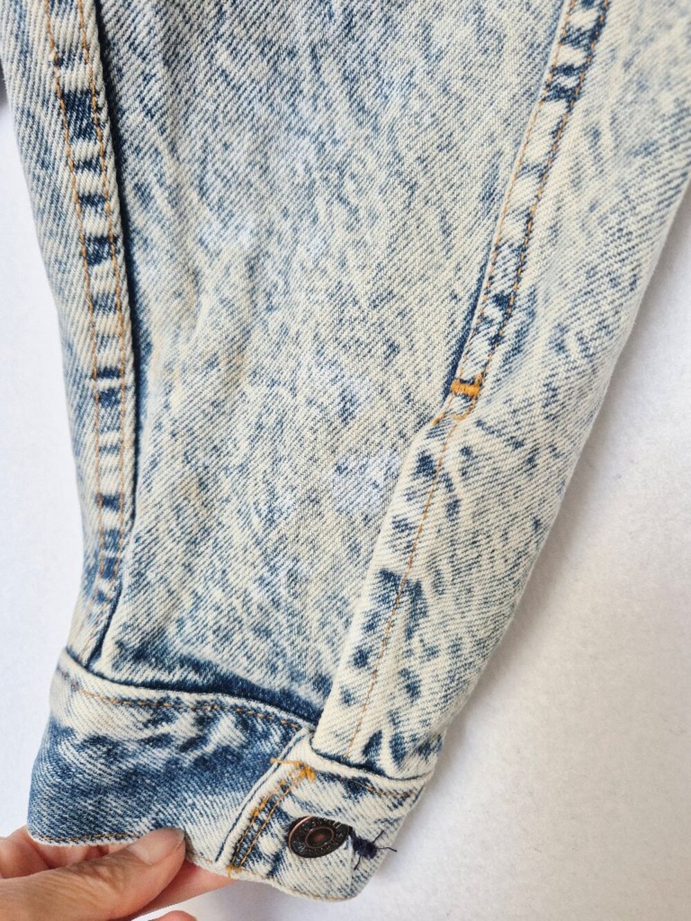 Vintage'80s Levi's 70507-0219 Made in USA Stonewashed Denim Trucker Jacket - Picture 6 of 15
